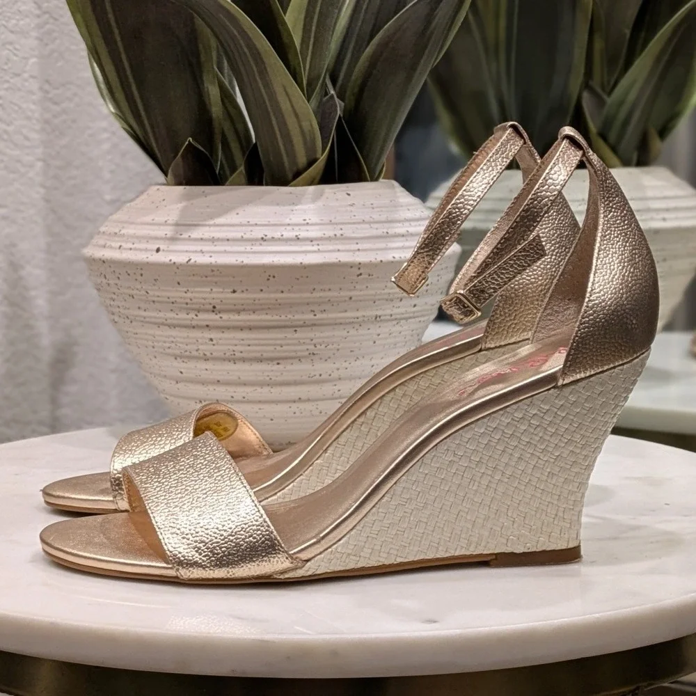 Lilly Pulitzer Bridgette Wedge Gold Metallic Sandals Sz 9M Resort Coastal Heels